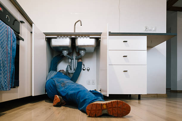 Professional Emergency Plumber technician working in Rochester, IL
